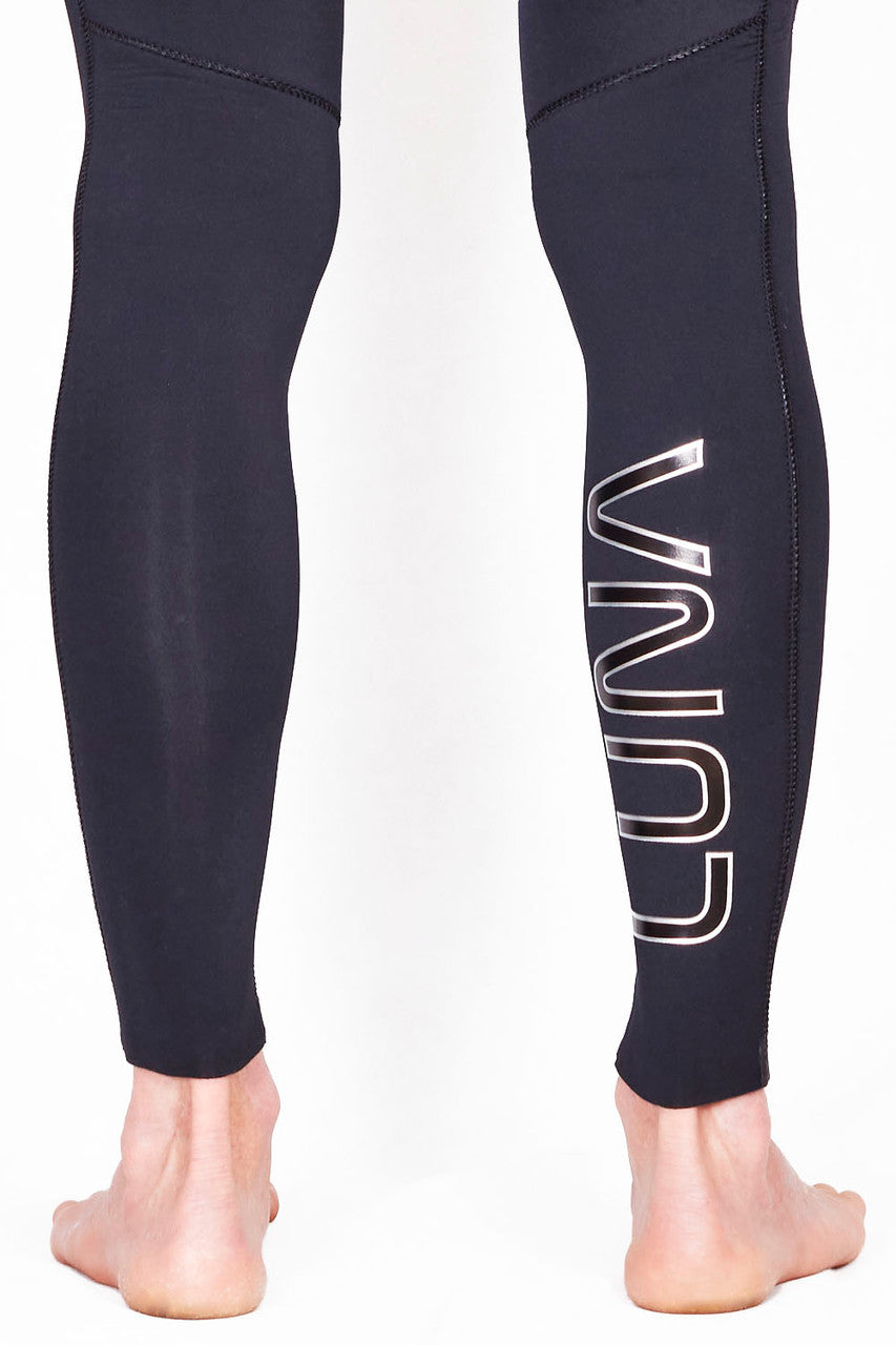 4mm mens wetsuit with metallic silver logos